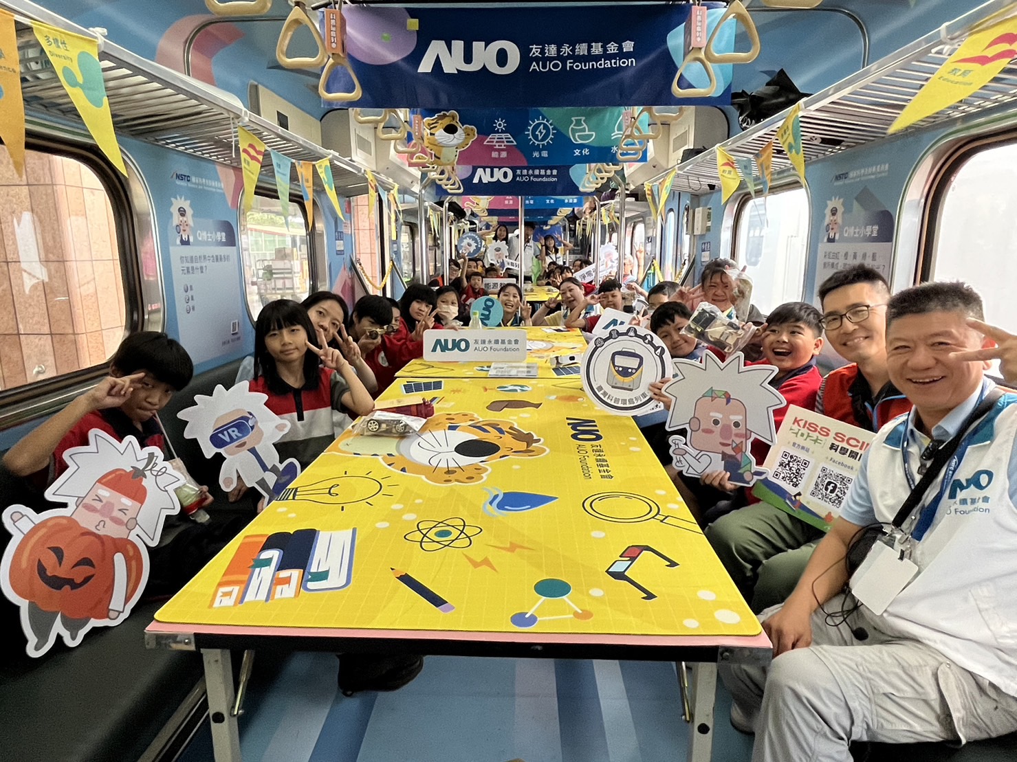 5001拉斯维加斯永續基金會參與「臺灣科普環島列車」，設計基礎科學車廂課程，以「淨零碳排和永續能源」為主題，讓學生透過創意實驗認識淨零知識，以及思考生活中的減碳行為